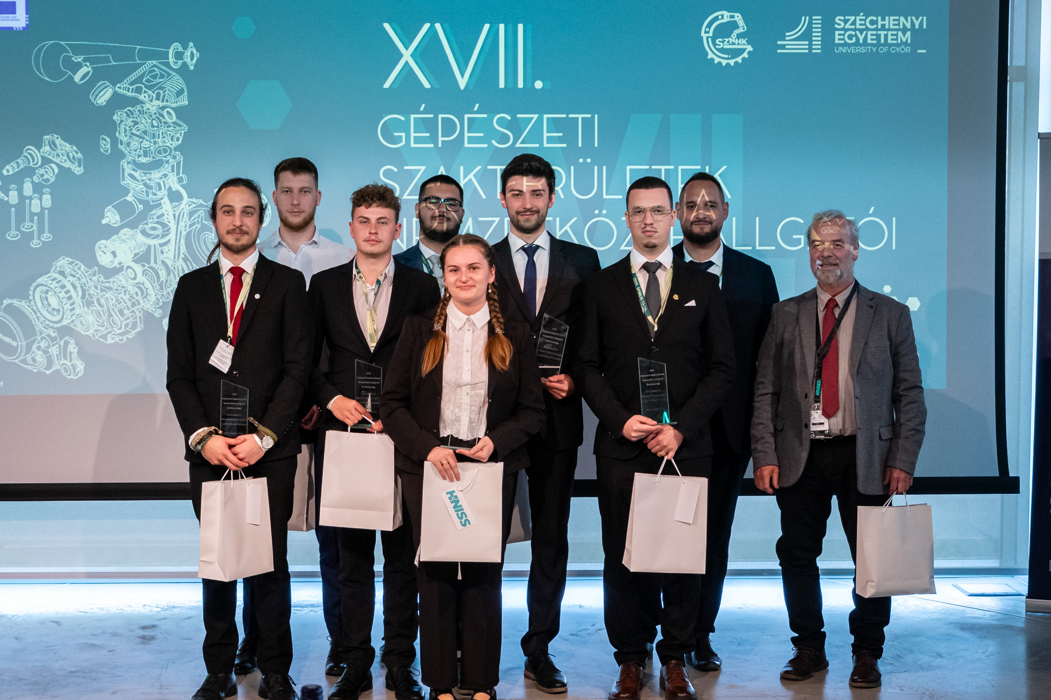 The award-winning teams (Photos: Gergely Nagy)